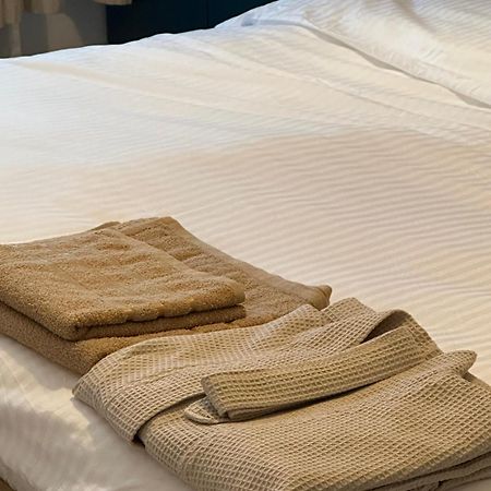 Modern Flat - Apartament Nou Aproape De Spital Si Aeroport Iasi Ngoại thất bức ảnh