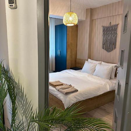 Modern Flat - Apartament Nou Aproape De Spital Si Aeroport Iasi Ngoại thất bức ảnh