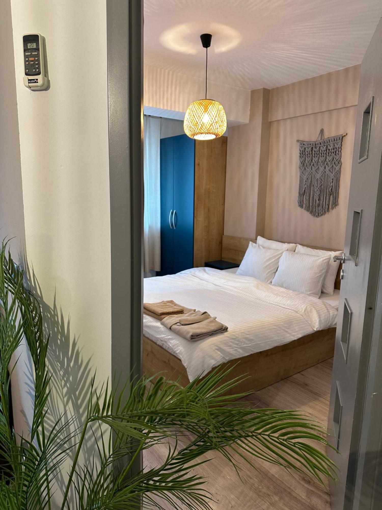 Modern Flat - Apartament Nou Aproape De Spital Si Aeroport Iasi Ngoại thất bức ảnh