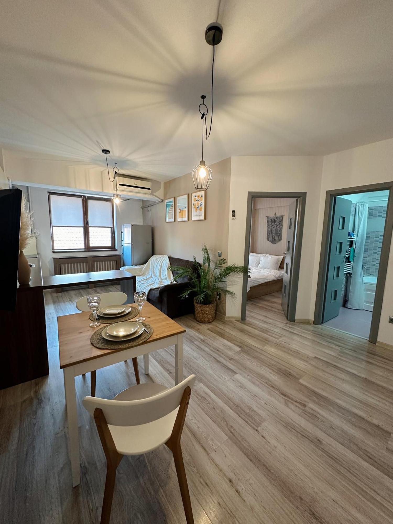 Modern Flat - Apartament Nou Aproape De Spital Si Aeroport Iasi Ngoại thất bức ảnh