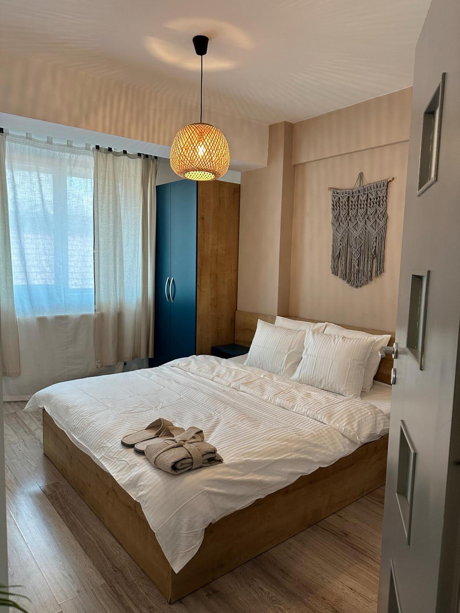 Modern Flat - Apartament Nou Aproape De Spital Si Aeroport Iasi Ngoại thất bức ảnh