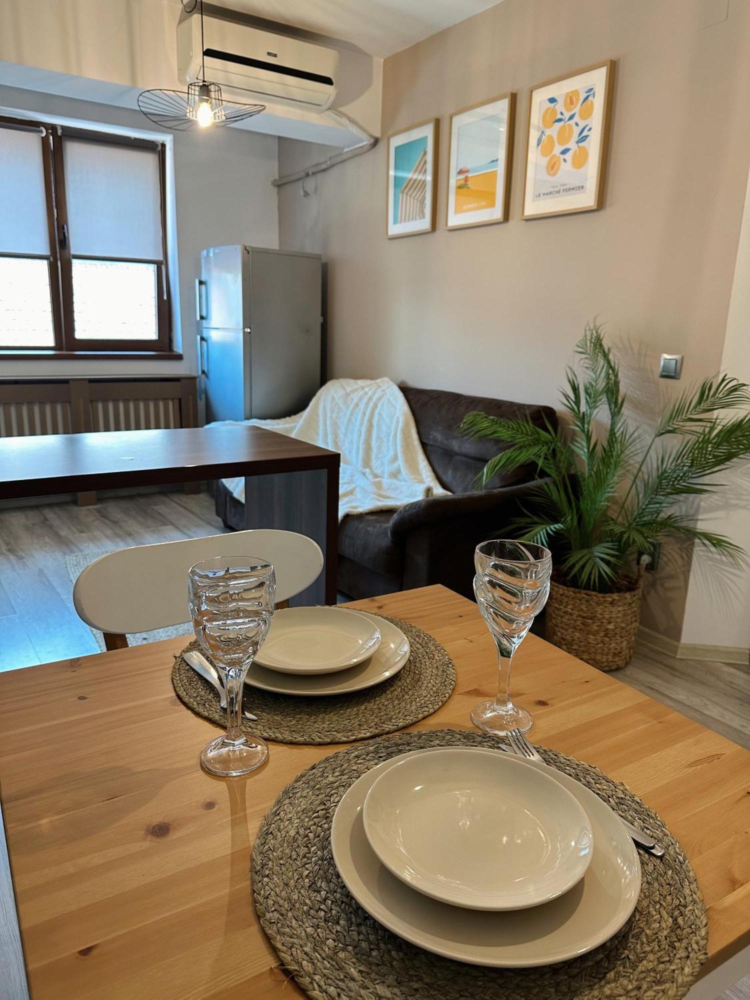 Modern Flat - Apartament Nou Aproape De Spital Si Aeroport Iasi Ngoại thất bức ảnh